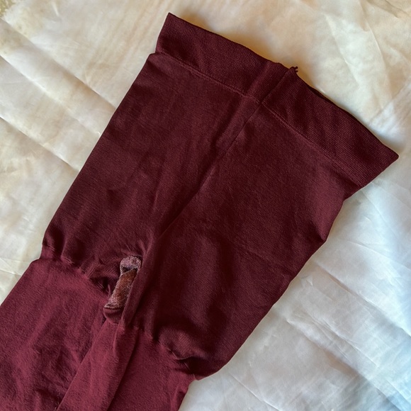 HANES Wine Color Silk Reflections Panty Hose SIZE AB - Picture 6 of 8